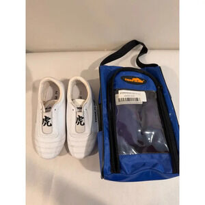 Tiger Claw Martial Arts Shoes Kids Size 2 White with Travel Bag